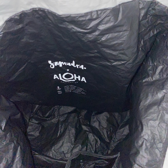 Aloha Collection Tote. Please review photos & description. - Picture 13 of 13